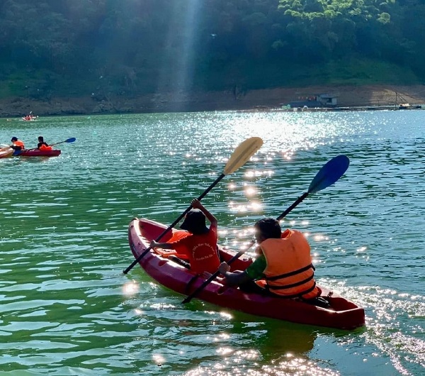 cheo-kayaking-ho-ba-khan