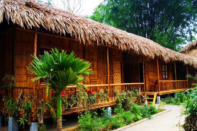 mai-chau-riverside-bungalow-1